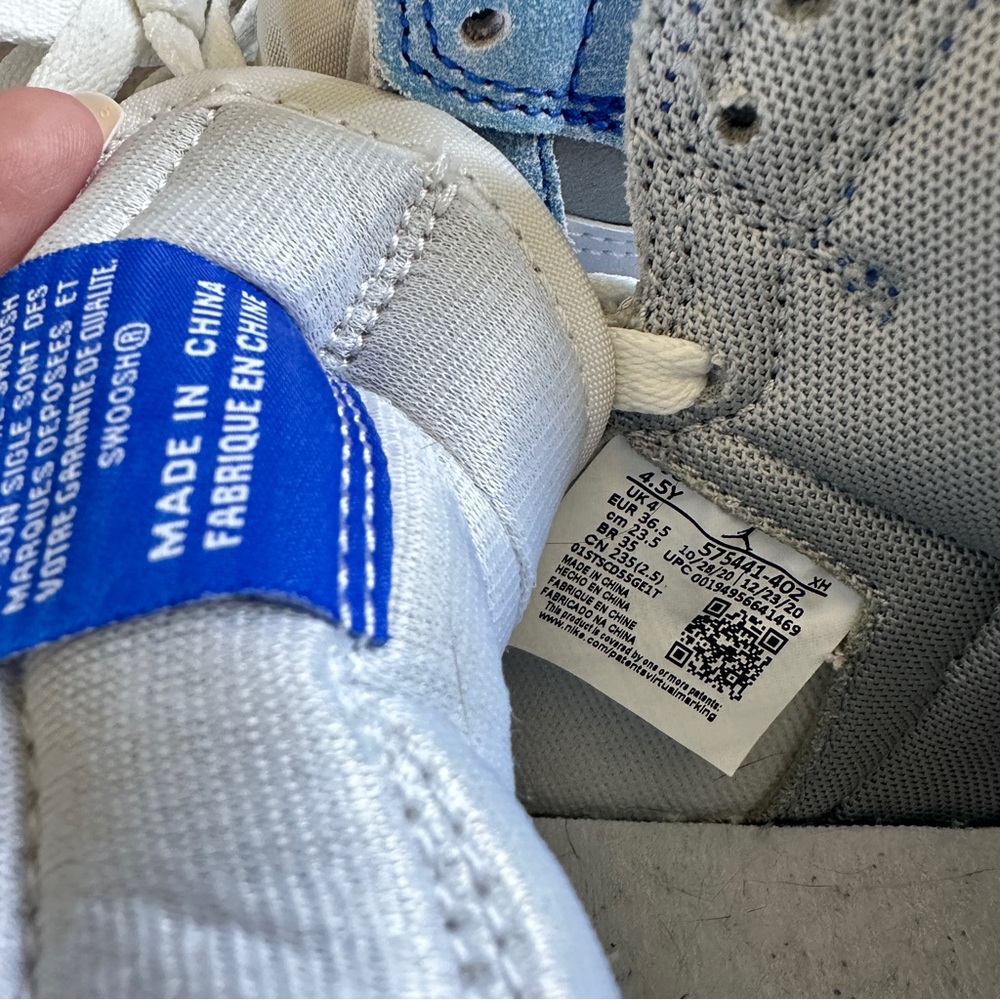 Nike Air Jordan 1 Retro High OG Hyper Royal Womens Blue and White Sneakers - Picture 8 of 8